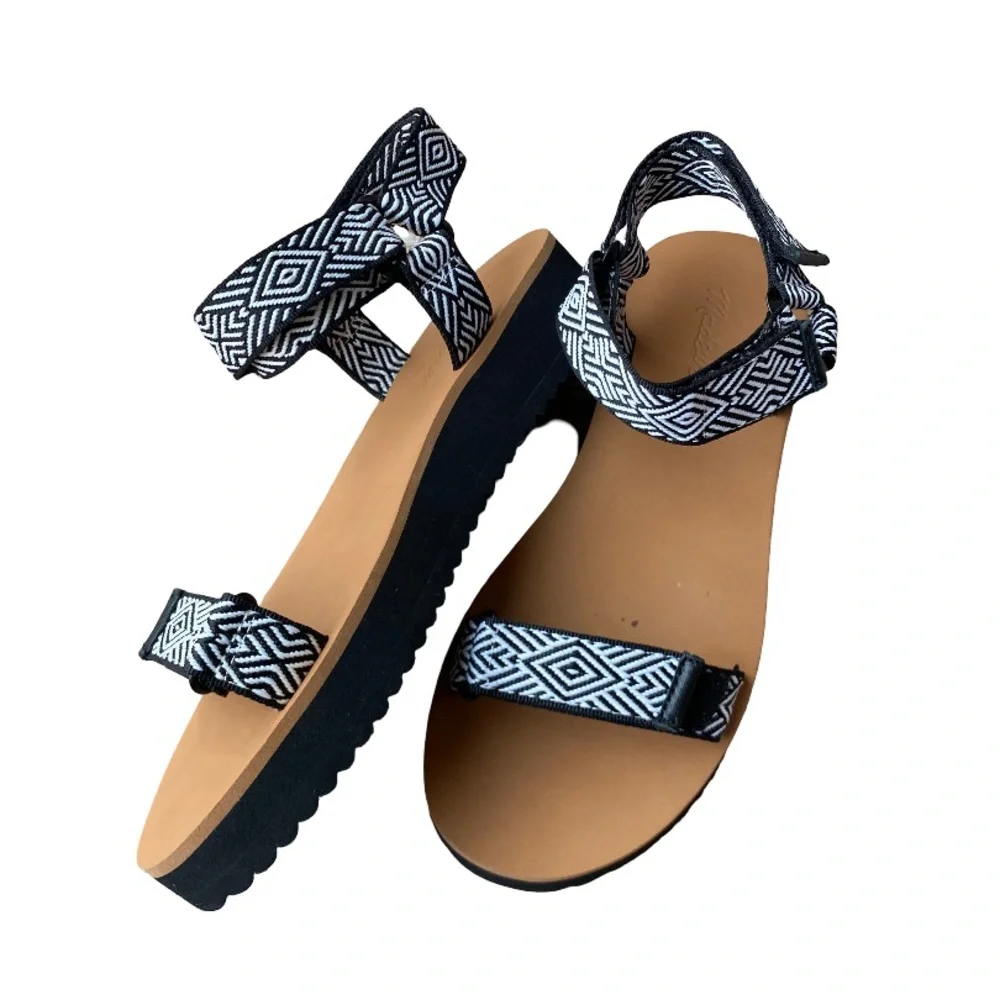 Madewell the Resourced Maggie black and white abstract strappy sandals size 7.5
